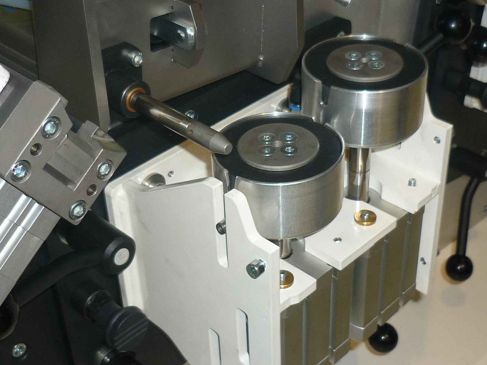 Lecktestanlage Schalldämpfer